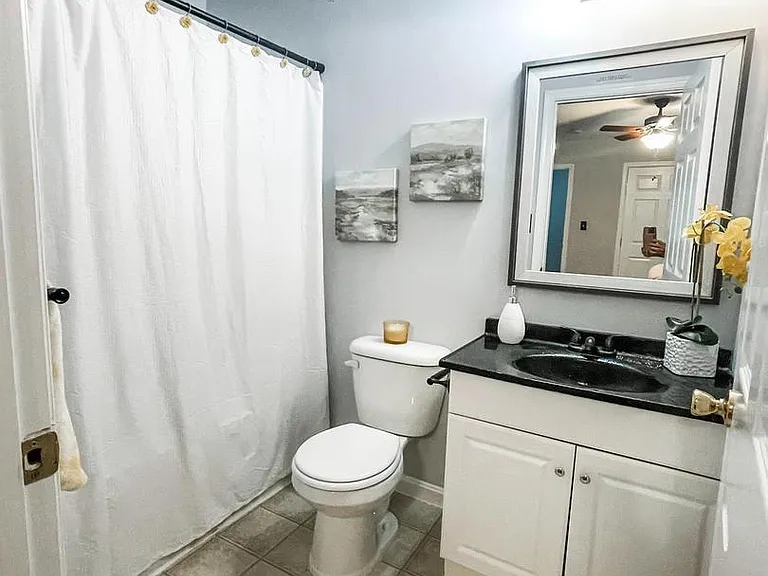 Ensuite primary bathroom