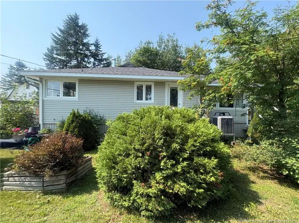 233 King George Hwy, Miramichi, NB E1V 1K8