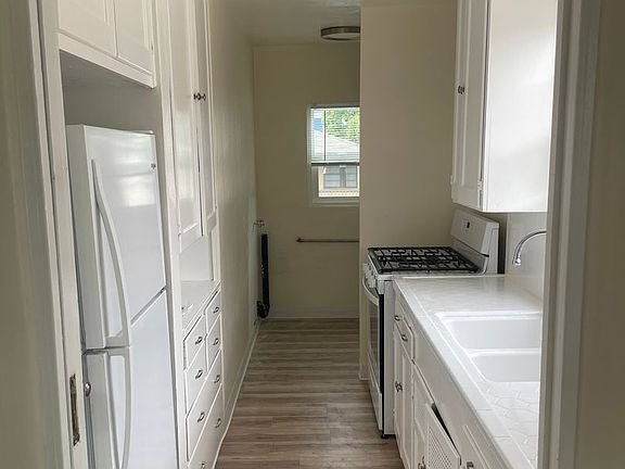 3rd image of 2534-40 Broadway #2540