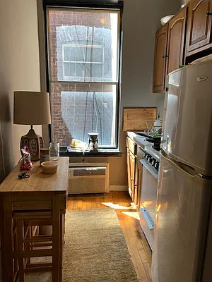 Rented by Salon Realty Corp | media 11