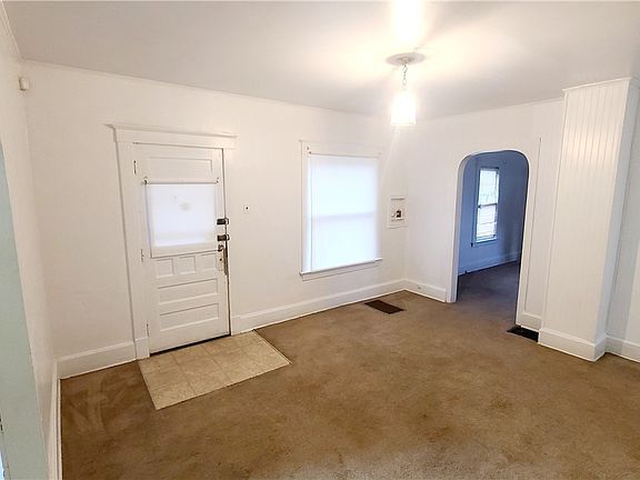 4th image of 18 Whitney Ave S