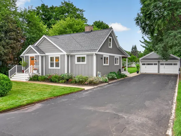 10350 E Cherry Bend Rd, Traverse City, MI 49684