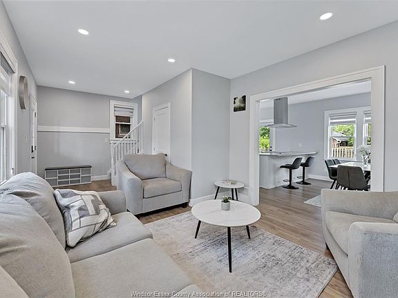 4th image of 1516 Dougall Ave