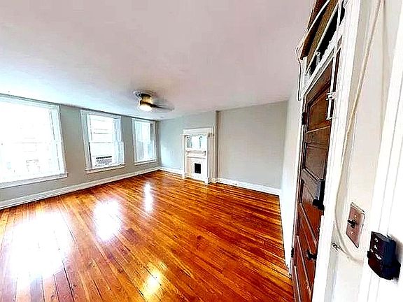 4th image of 2522 N Calvert St