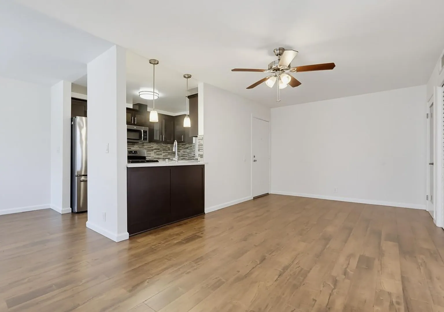 524 Venice Way — Photo 3