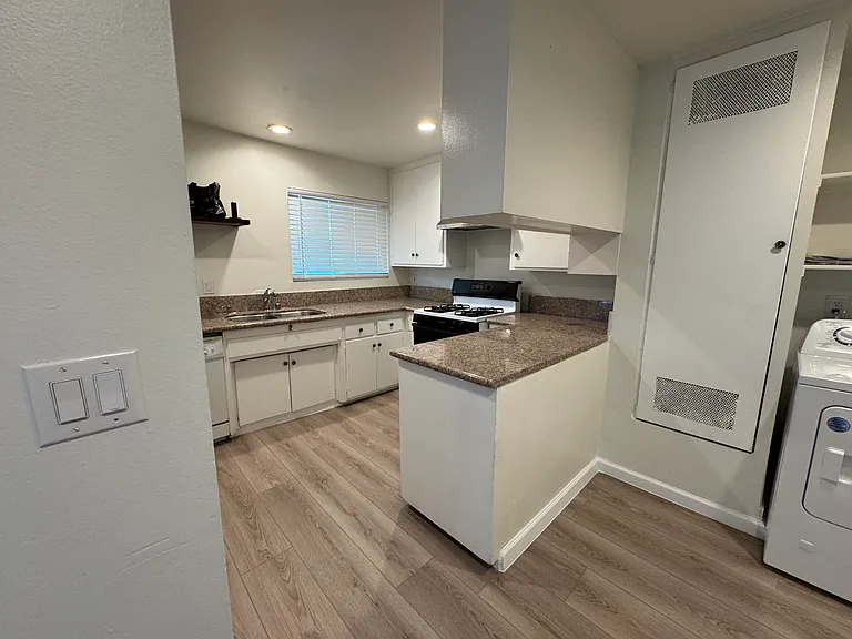 331 S Idaho St #D — Photo 5