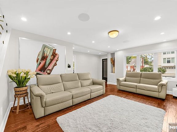 5th image of 690 Ray Avenue