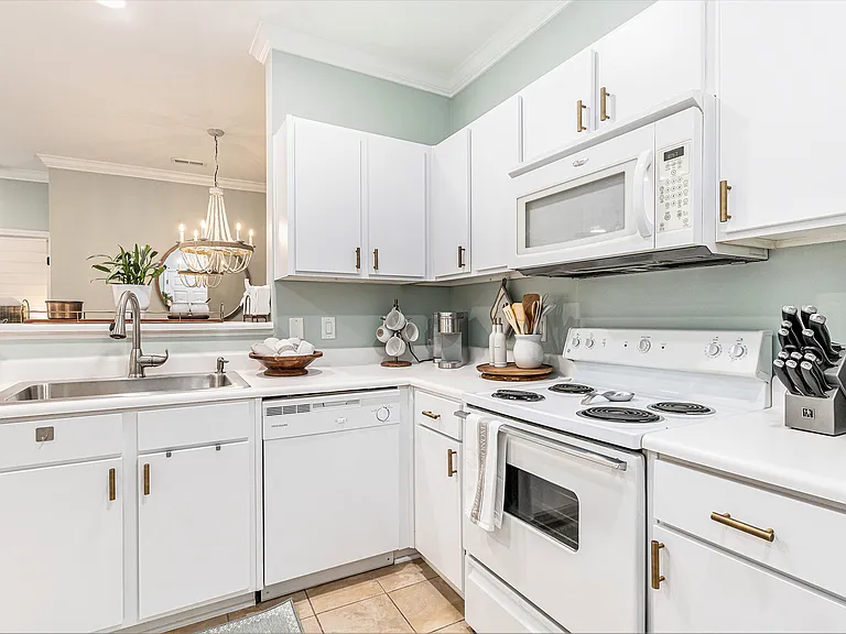 Fully stocked kitchen with all major appliances and Keurig coffee maker
