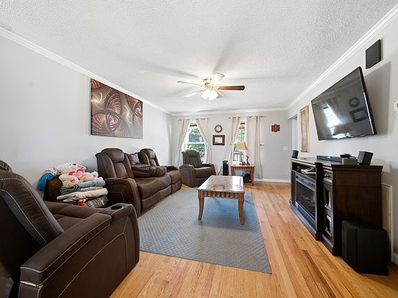 3rd image of 120 Ruth Ellen Ct