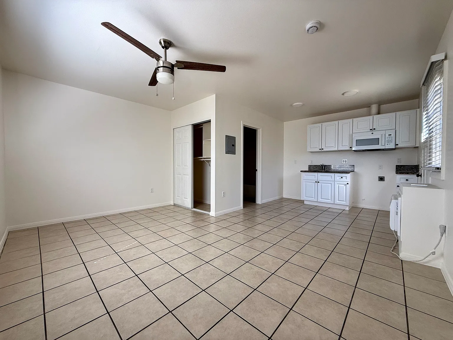 Studio, 450 sqft, $1,445 — Photo 1