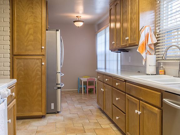 5th image of 203 Garden Grove Ln