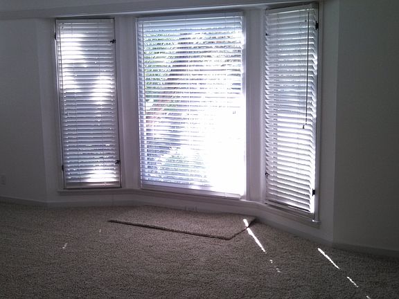 4th image of 2800 Stoner Ave