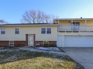 1227 Pleasant Valley Dr, Waterloo, IA 50701