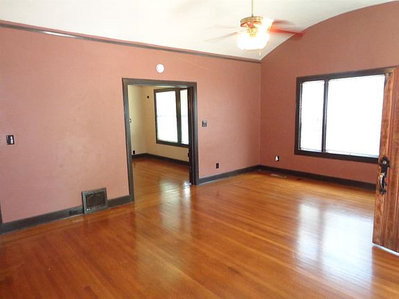 3rd image of 619 8th St