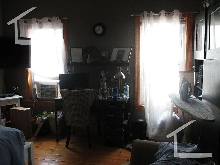 189-191 Lowell St #2 — Photo 9