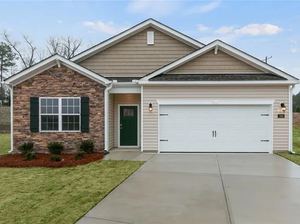 577 Forest Creek Dr, Winston Salem, NC 27107