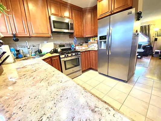 Sold by Winzone Realty Inc | media 6