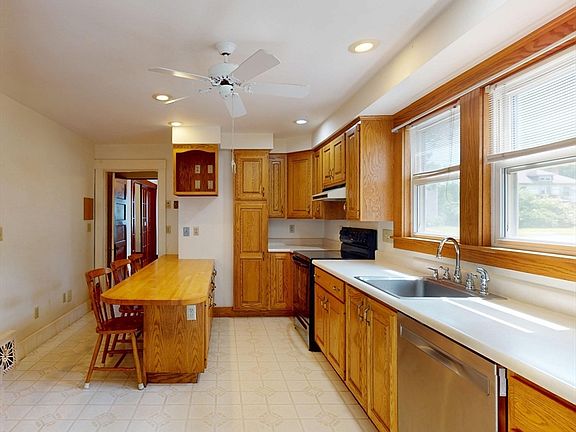 5th image of 4 Davis St