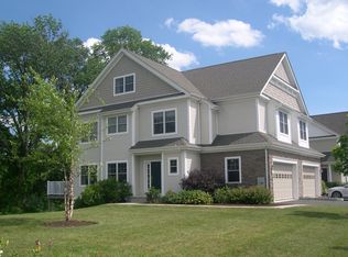 47 Carnoustie Cir, Bloomfield, CT 06002