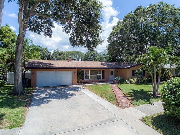 4th image of 1383 Highfield Dr
