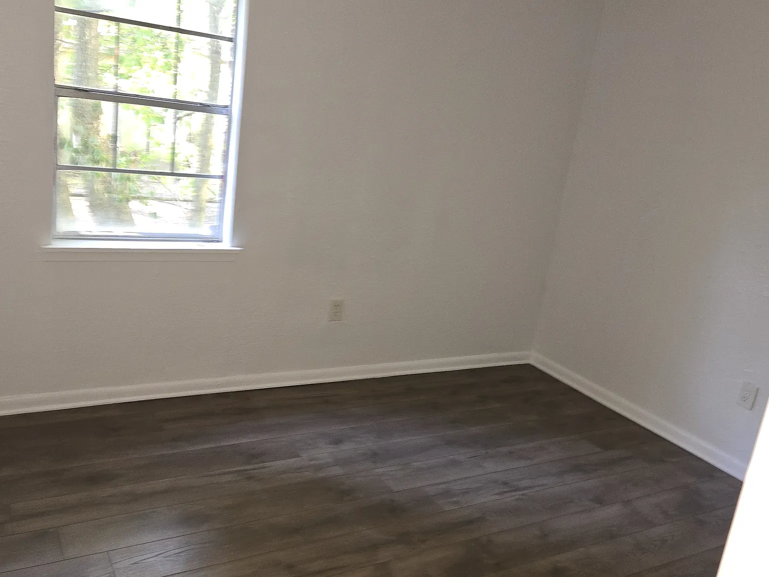 1211 Satchel St — Photo 2
