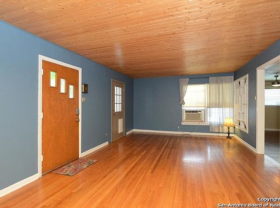 3rd image of 722 Olney Dr