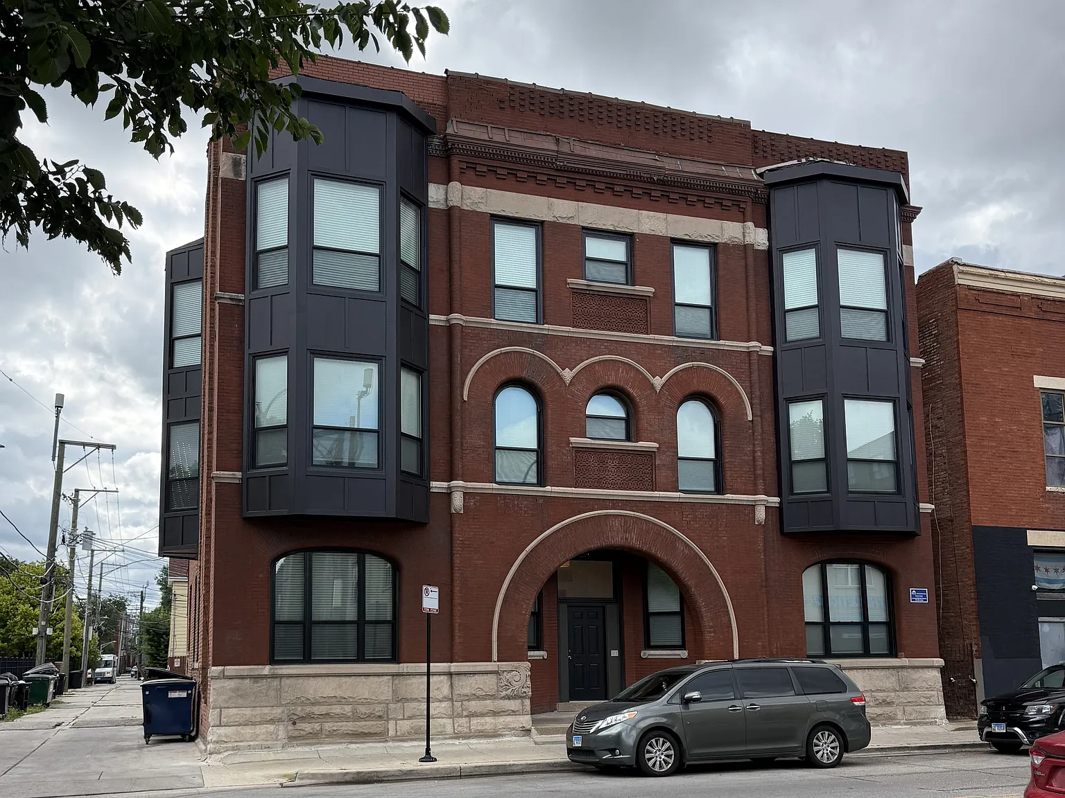 1158-60 W Taylor St / 917 S Racine Ave — Photo 2