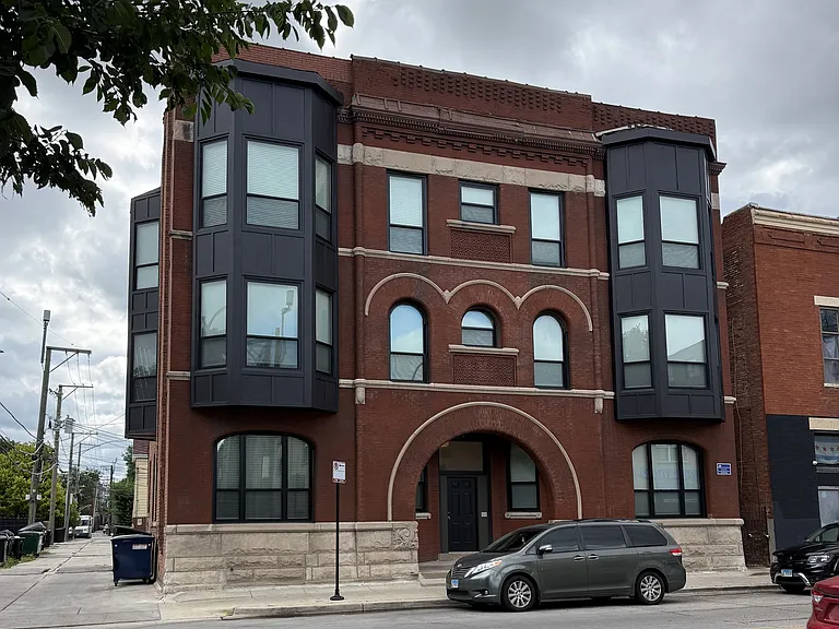 1158-60 W Taylor St / 917 S Racine Ave — Photo 2