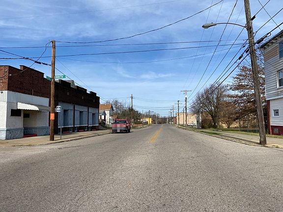 4th image of 418 Steel St