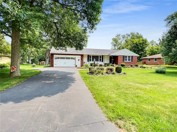 5133 Elmcroft Ct, Clarence, NY 14031