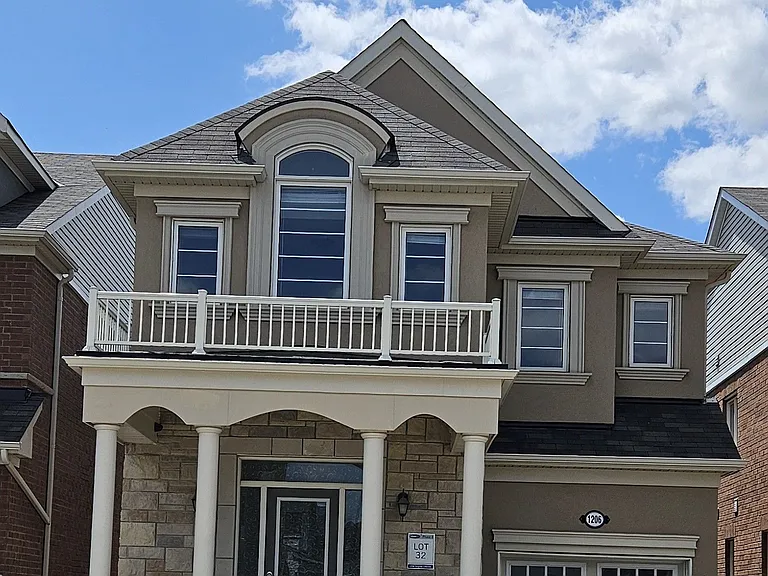 1206 Duignan Cres #UPPER — Photo 1