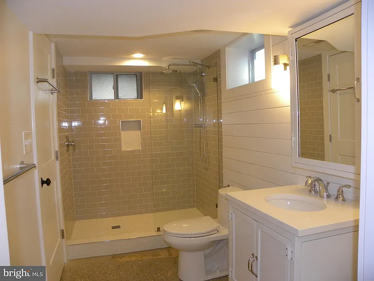 609 Ramsey St — Photo 16