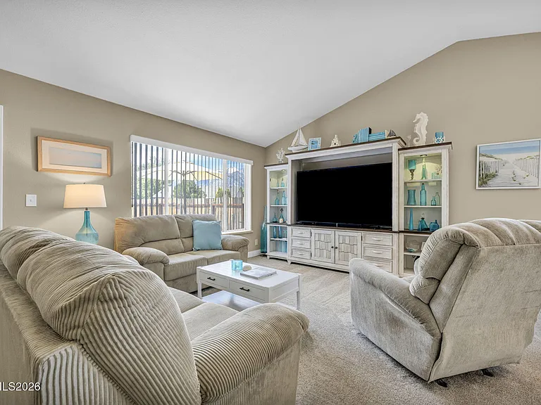 1331 Victoria Dr — Photo 16