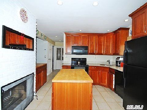 4th image of 323 Duckpond Dr S