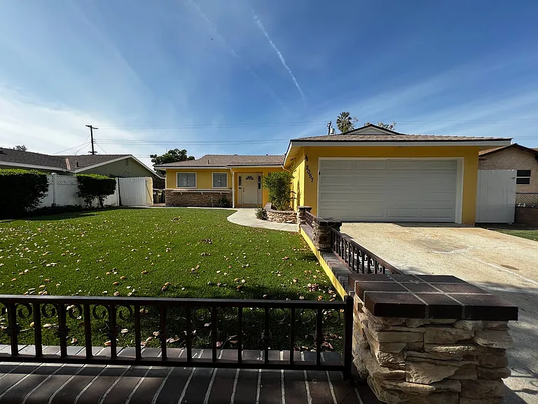 2057 Lupin St — Photo 2