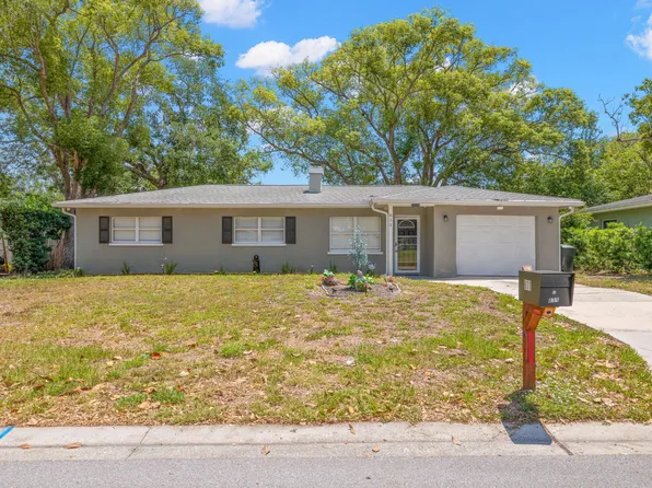 611 Pinewood Dr, Dunedin, FL 34698