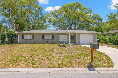 611 Pinewood Dr Photo 1