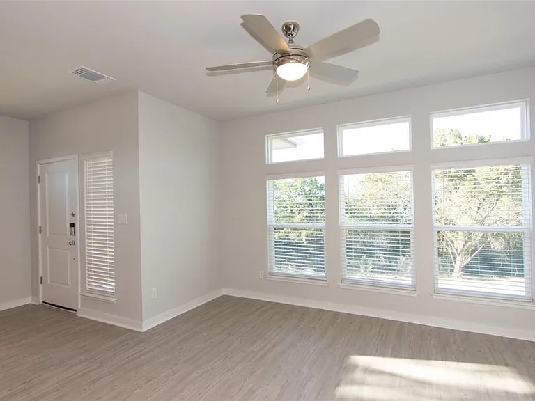 605 W South St #432 — Photo 7