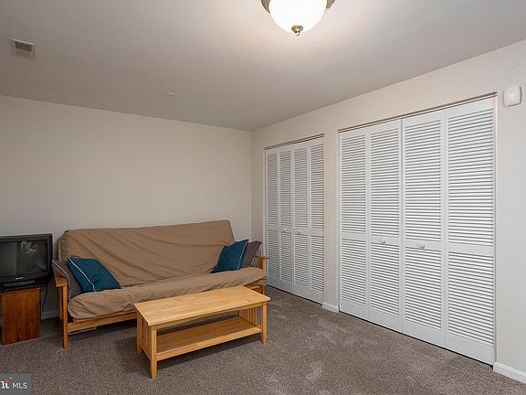 5th image of 102 Quiet Waters Pl