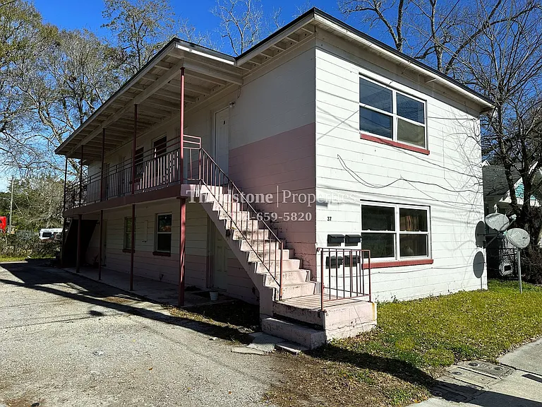 1437 W 26th St #4 — Photo 1