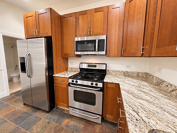 5th image of 4424 S Indiana Ave APT 1N