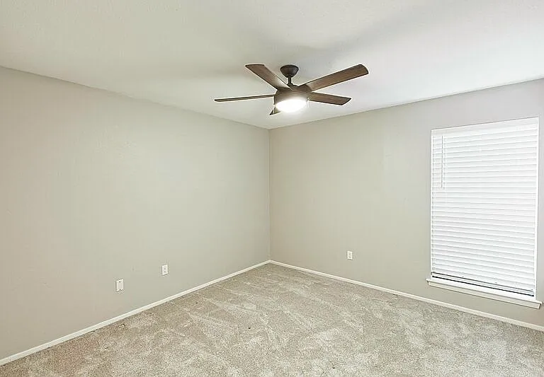 889 Dublin Dr #D — Photo 28