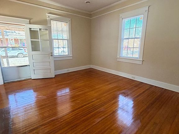 4th image of 503 Norwood Ave W