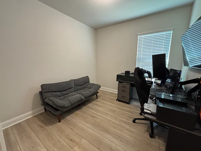 739 Venecia Dr — Photo 17