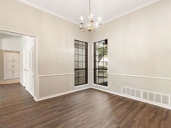 3rd image of 8033 Moss Rock Dr