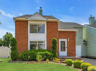 47 Woodland Way, Dayton, NJ