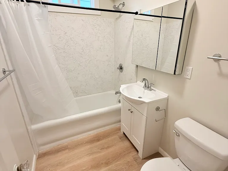 2650 Franklin St — Photo 5