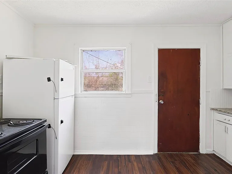 410 Clinton Park St — Photo 15