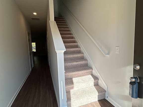 2nd image of 142 Red Oak Trl