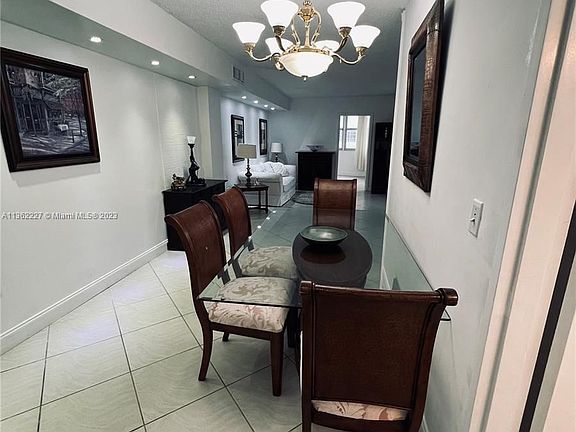 4th image of 905 Brickell Bay Dr APT 621